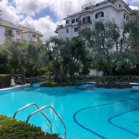 Casa Mami - Luxury Apartment And Pool - Sorrento Luaran gambar