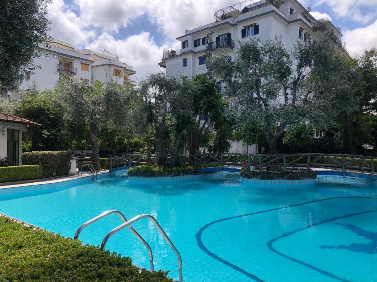 Casa Mami - Luxury Apartment And Pool - Sorrento Luaran gambar